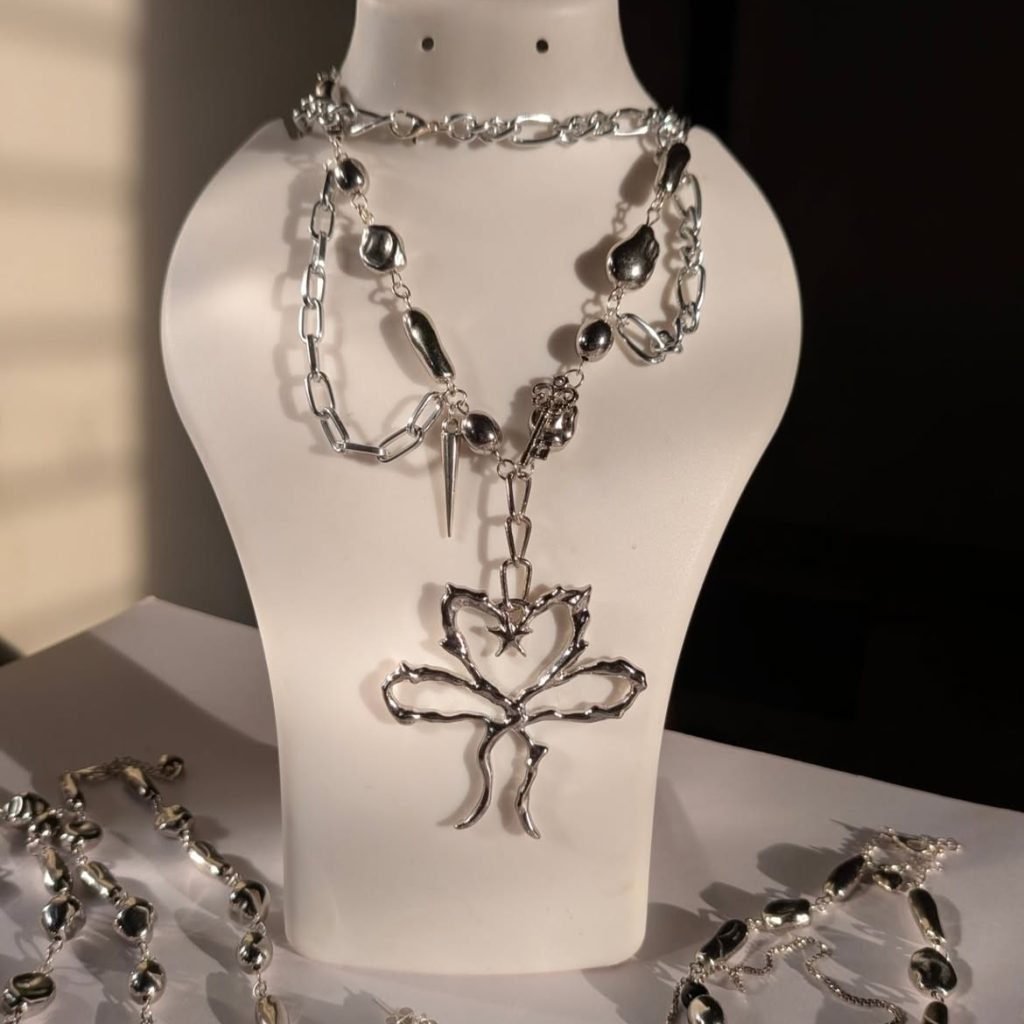 Zugnoo Liquid Silver Bow Heart Necklace